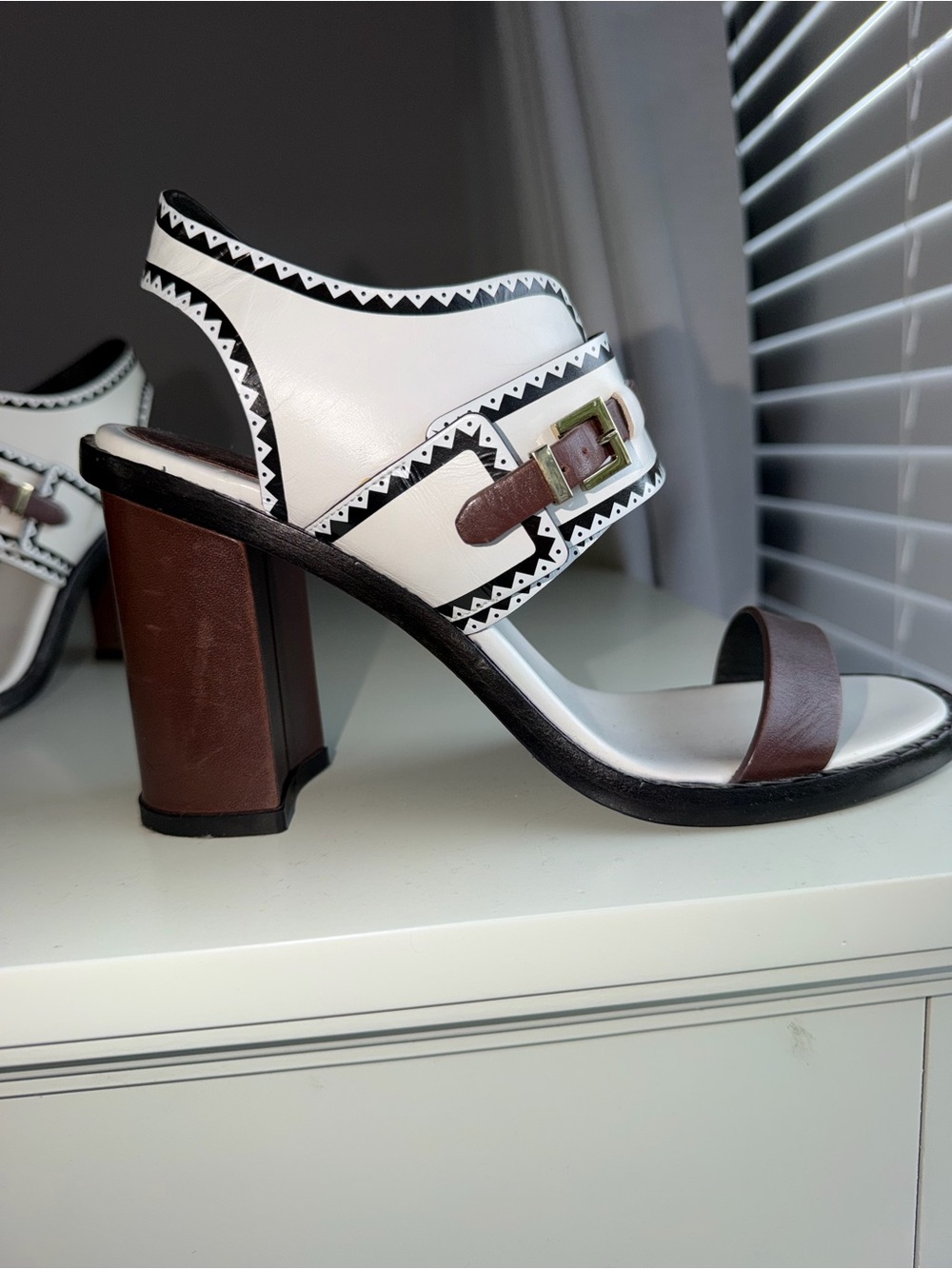 Tory Burch White and Brown Leather Buckle Sandals - Picture 4 of 9